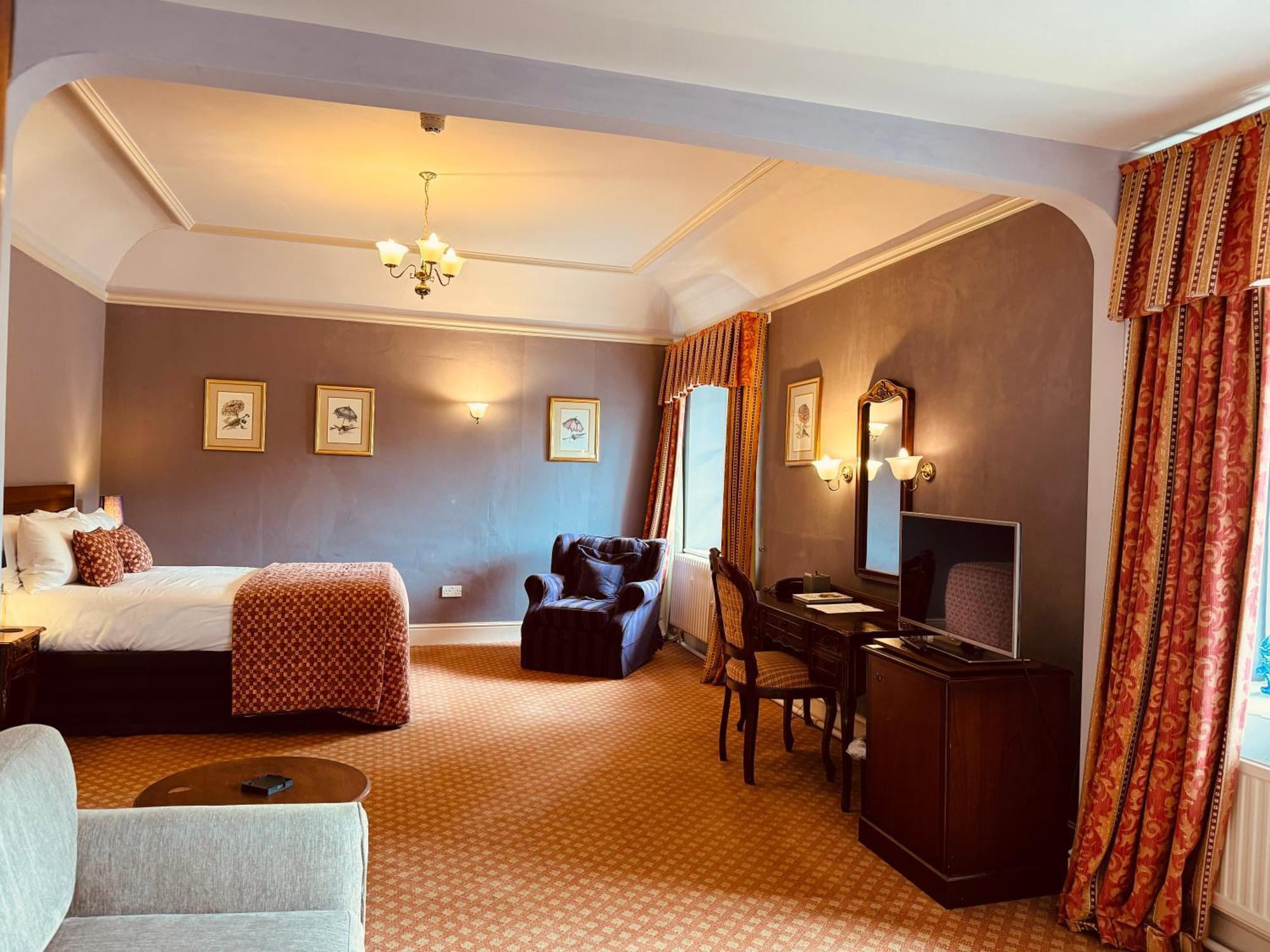 The Falcondale At แลมปีเตอร์ ห้อง รูปภาพ