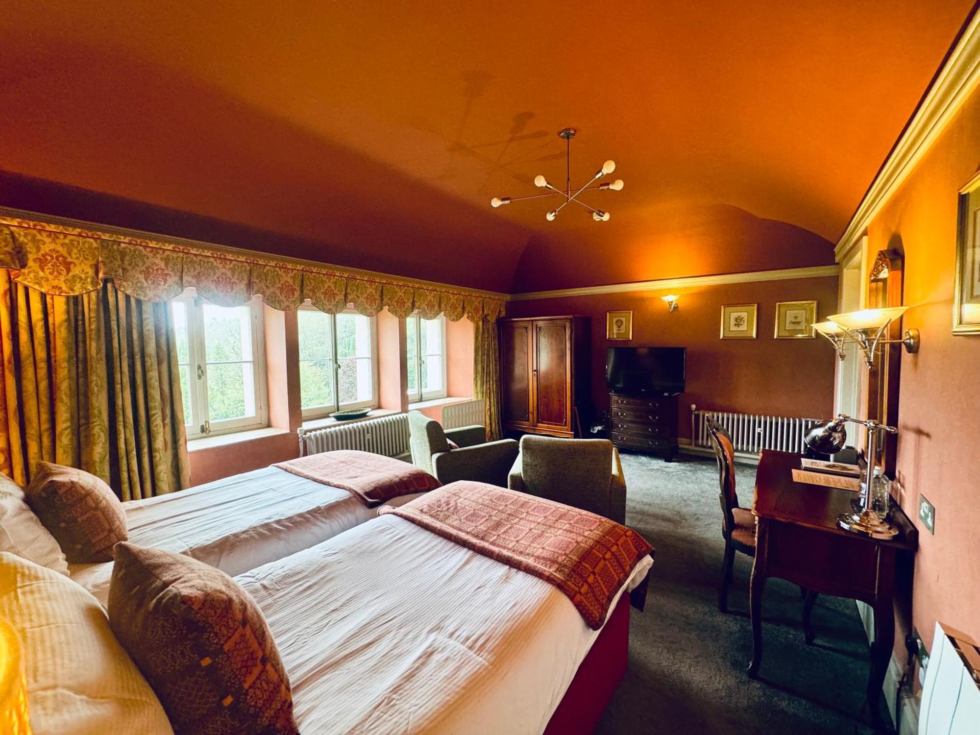 The Falcondale At แลมปีเตอร์ ห้อง รูปภาพ